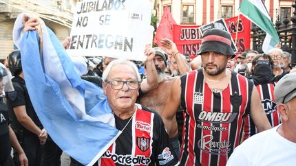Las hinchadas del fútbol argentino marcharán junto a los jubilados