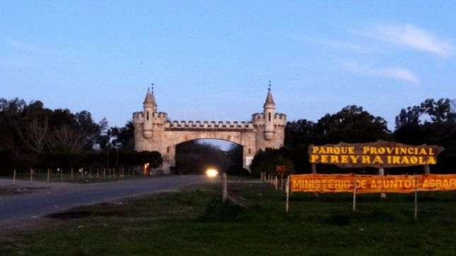 una chica de 17 anos denuncio que un joven la violo e intento matarla en el parque pereyra