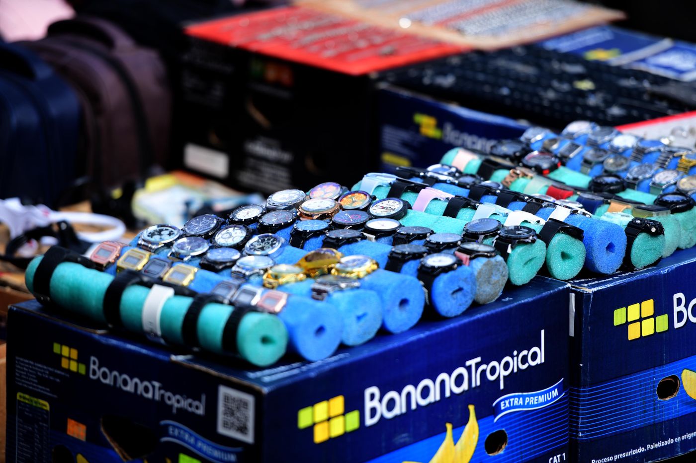 Vendedores ambulantes calle 12 avenida 7 senegaleses senegalés (1).jpg