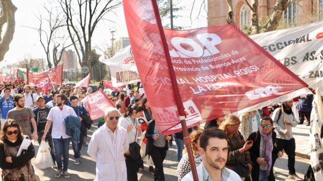 los medicos arrancan un paro de 48 horas y solo atenderan urgencias en la plata