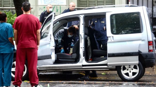 conmocion en la plata: encontraron a un policia muerto en su camioneta