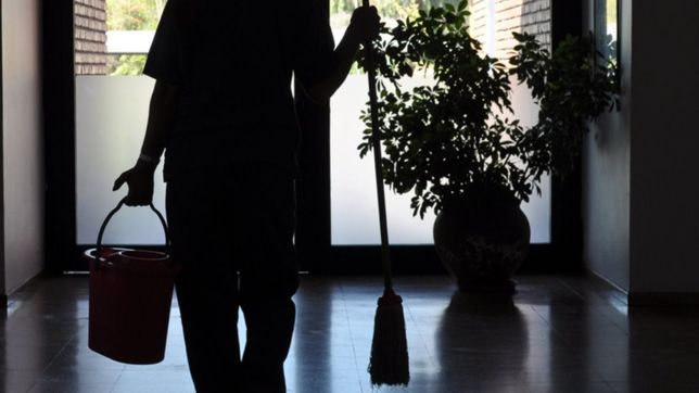 acuerdan un aumento salarial del 36% para las trabajadoras de casas particulares