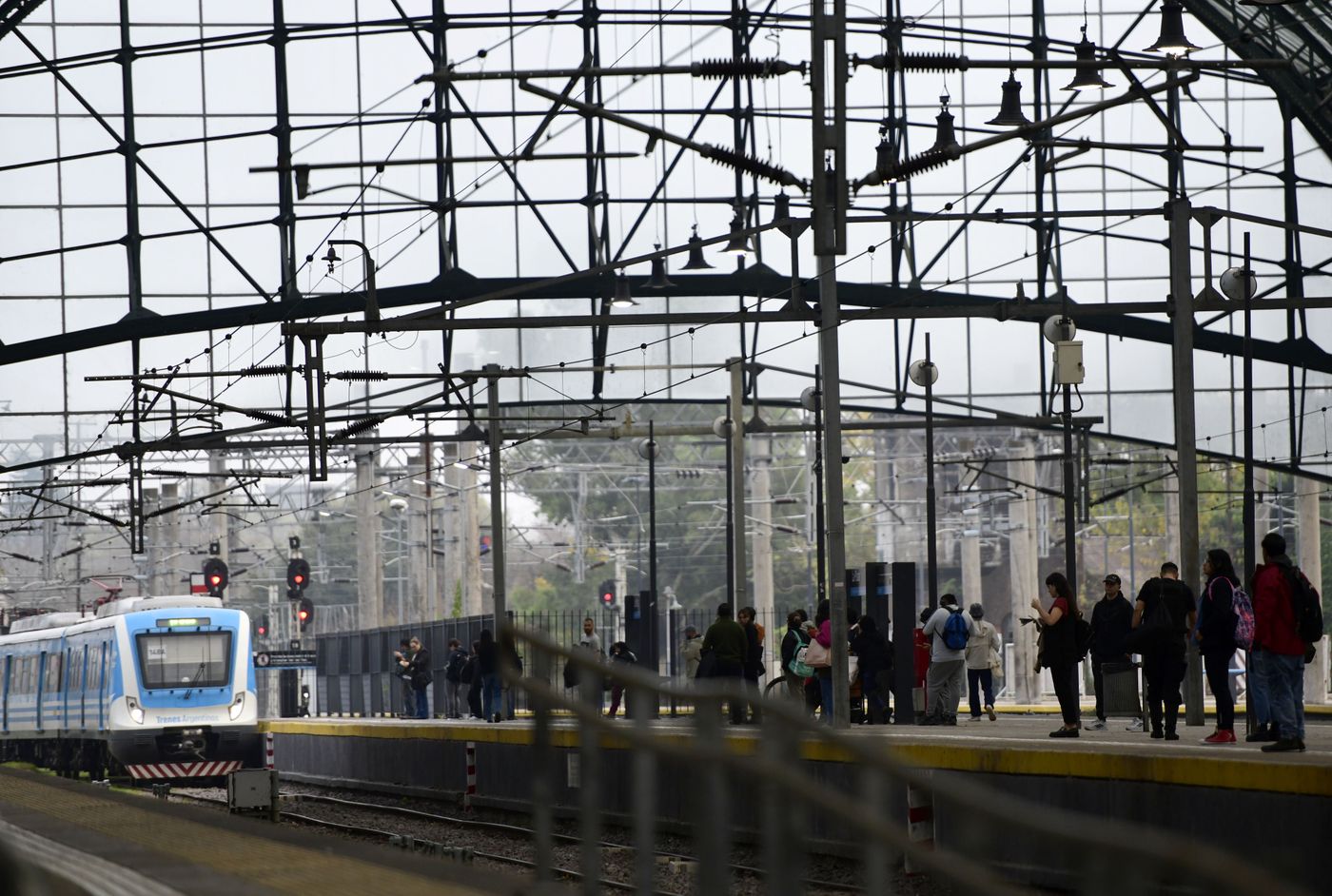 Paro de micros estación de trenes (2).JPG