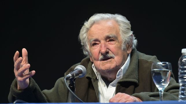 jose pepe mujica anuncio que tiene cancer de esofago