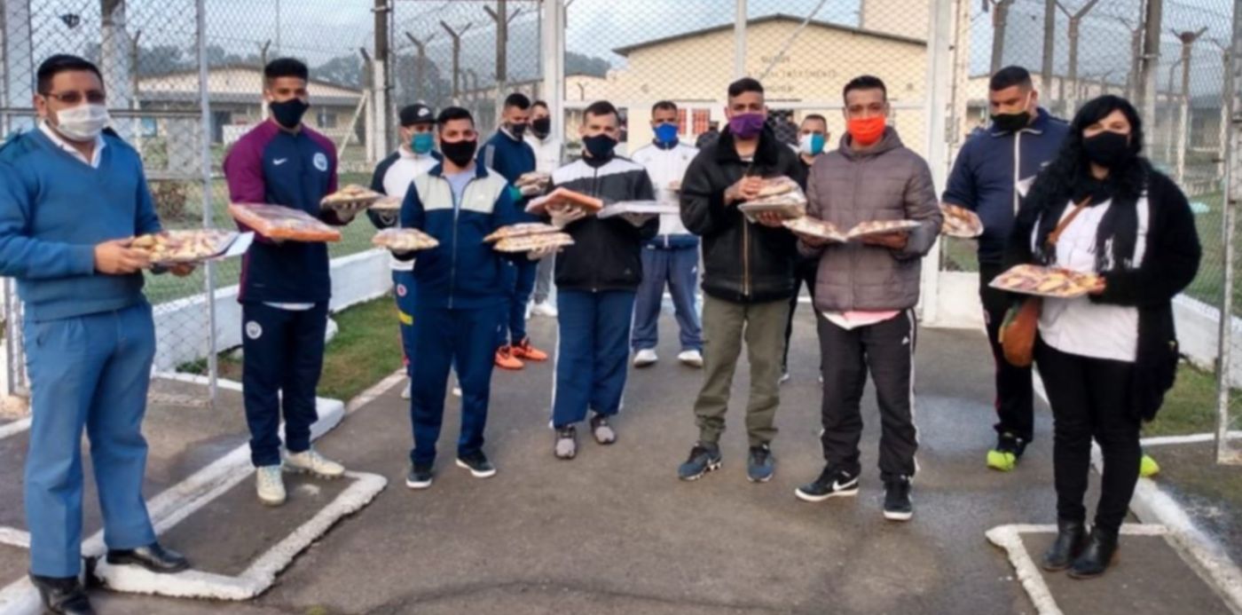 En una cárcel de La Plata elaboraron facturas y bizcochos para donar por el  Día del Padre