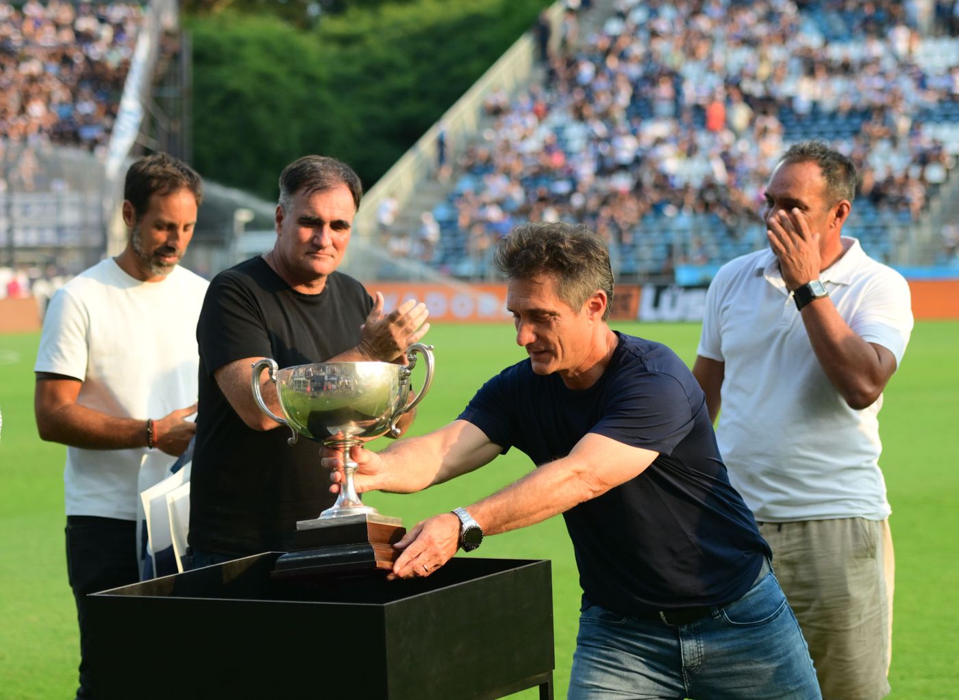 El reconocimiento de Gimnasia a los campeones de la Copa Centenario.