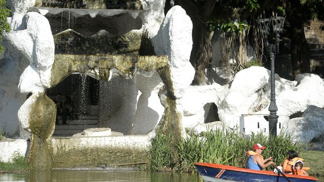 la polemica medida de la municipalidad para reestructurar el bosque: sera enrejado por completo