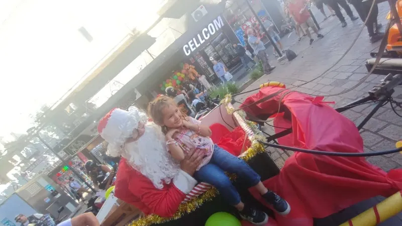 Decenas de chicos pudieron disfrutar de un encuentro con Pap&aacute; Noel previo a Navidad