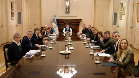 Milei reunió al Gabinete y sostuvo a Adorni en plena causa por presunto enriquecimiento ilícito Milei reunió al Gabinete y sostuvo a Adorni en plena causa por presunto enriquecimiento ilícito