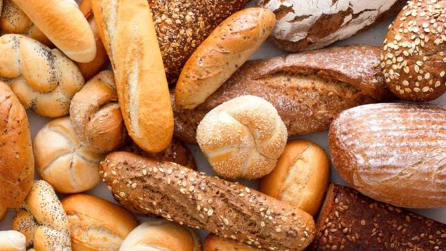 a metros de una comisaria platense, encanonaron y asaltaron a los duenos de una panaderia