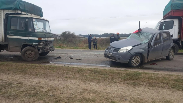 un joven de 25 anos murio tras un brutal choque frontal entre un auto y un camion