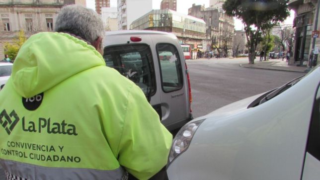 para un juez de la plata no se puede negar la licencia de conducir por tener multas