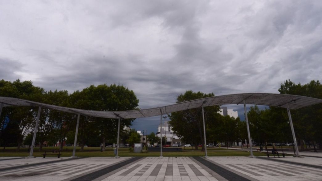 La Plata arrancó 2022 con lluvia, humedad y clima pesado pero a la tarde mejora