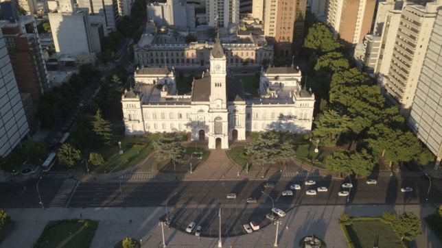 acuerdan un aumento del 51% para los empleados municipales de la plata