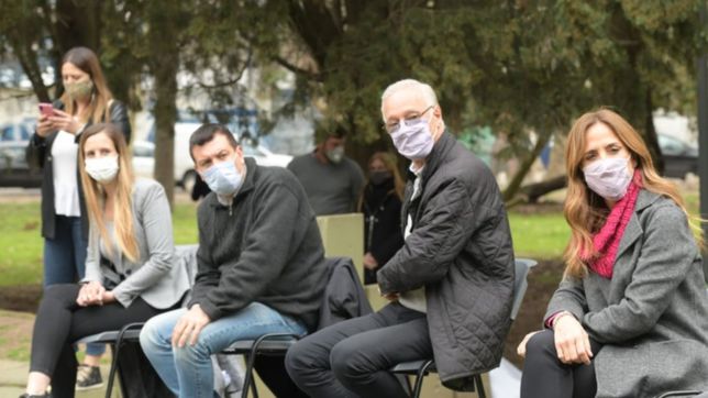 tolosa paz y gollan participaron de un acto en el anfiteatro rene favoloro de la plata