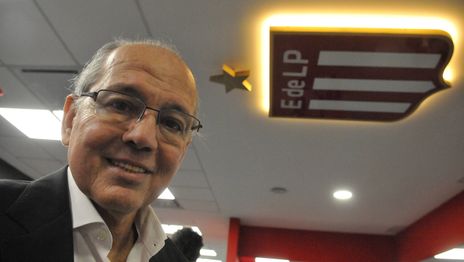 Alejandro Sabella sacó casi el 70% de los votos y quedará inmortalizado en la cancha de Estudiantes Alejandro Sabella sacó casi el 70% de los votos y quedará inmortalizado en la cancha de Estudiantes