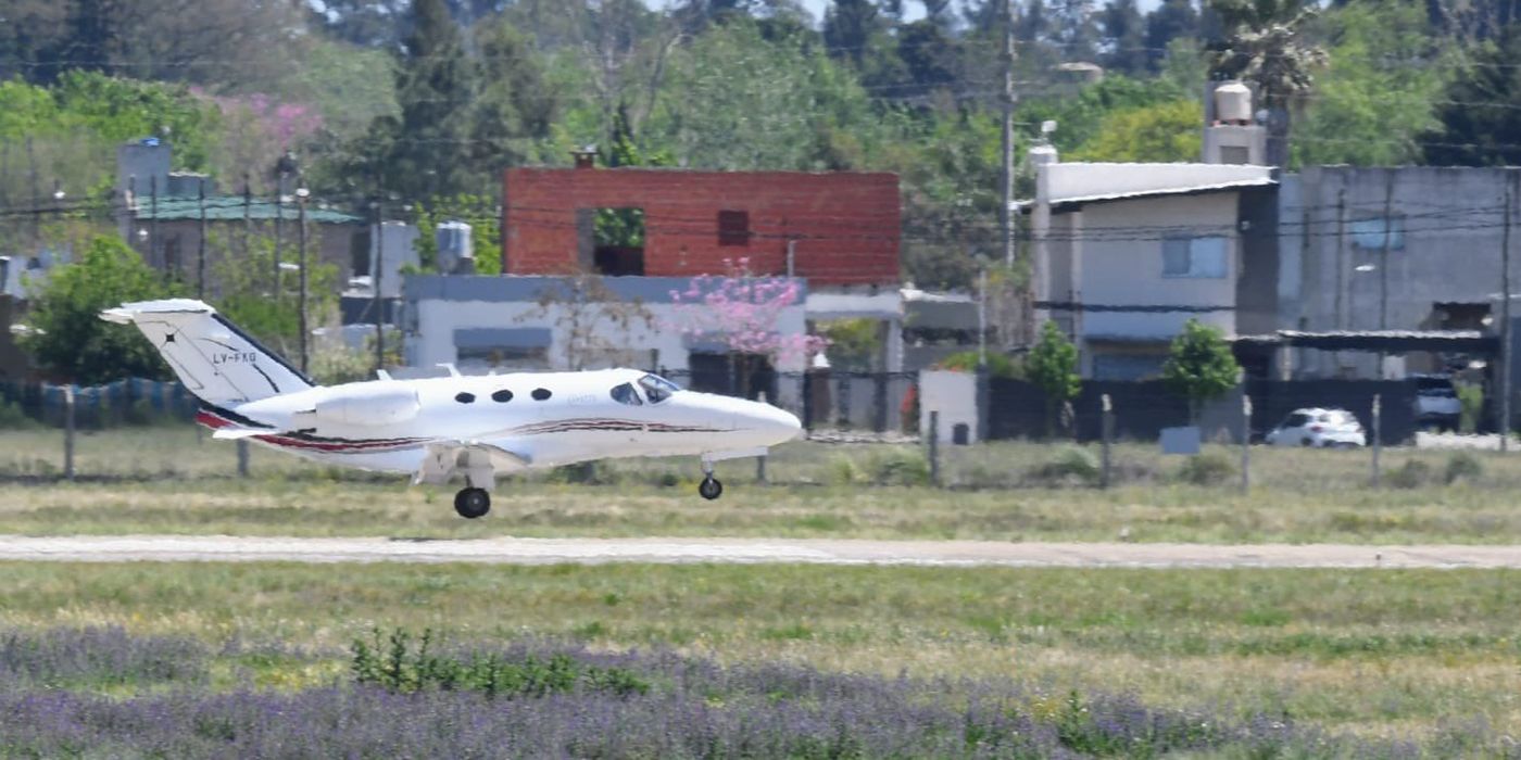 El primero de los decretos busca facilitar la remoci&oacute;n de los aer&oacute;dromos de los aviones que no est&aacute;n en uso.