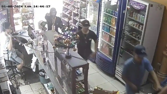 dramatico robo armado en un kiosco del centro de la plata