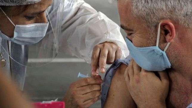 aseguran que la nueva ola de contagios es mas veloz que las campanas de vacunacion