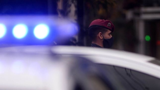 salvaje robo armado a un abuelo y su nieto en una casa de la plata