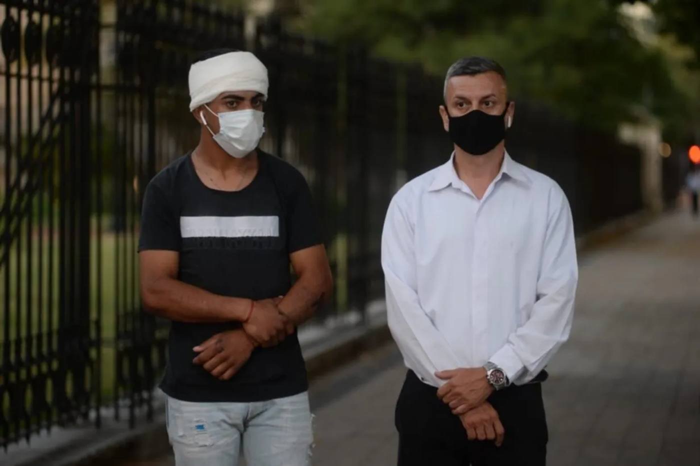 Luis Lavalle, una de las víctimas, junto a su abogado Martín De Vargas.