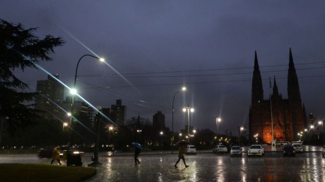 clima en la plata: volvieron las lluvias, renovaron el alerta meteorologico y ya granizo en la plata