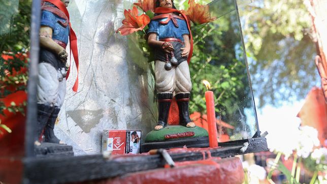 los devotos del gauchito gil celebraron a lo grande en el santuario de la plata