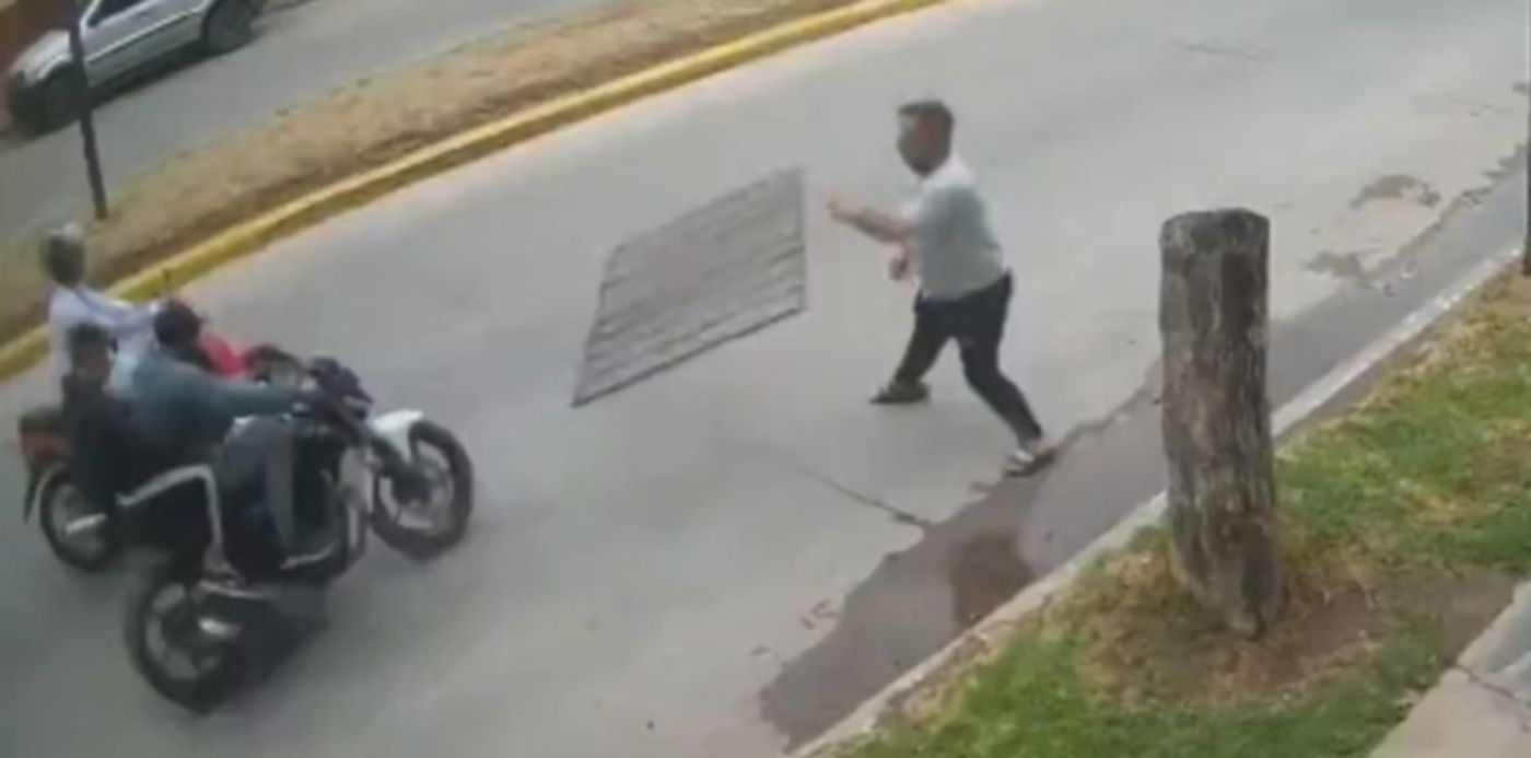 evitó un robo con una reja