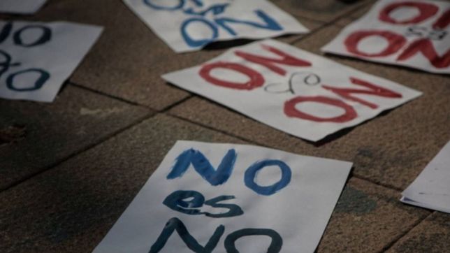 haran una sentada tras la denuncia de abuso contra un coordinador de basquet de la plata