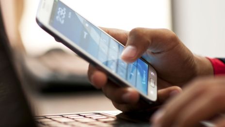 Becas de Conectividad: la UNLP entregó chips de telefonía celular a estudiantes
