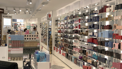 Las farmacias y perfumerías resisten la crisis y lideran las ventas en mayo