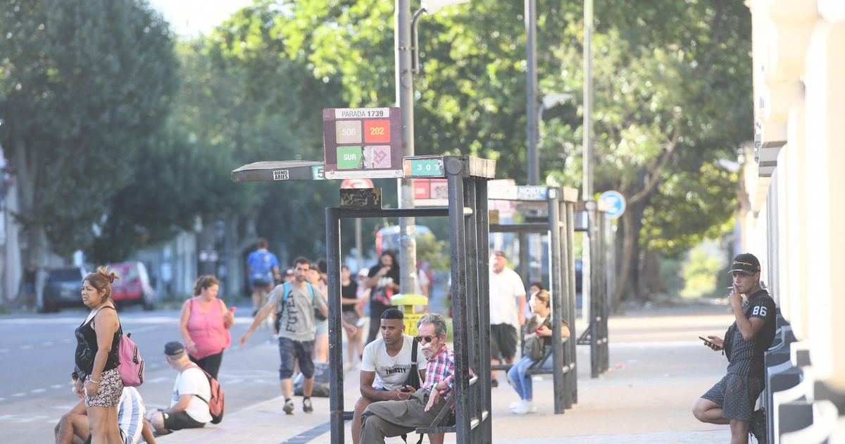 La UTA amenaza con hacer un paro de micros la semana que viene: ¿qué ...
