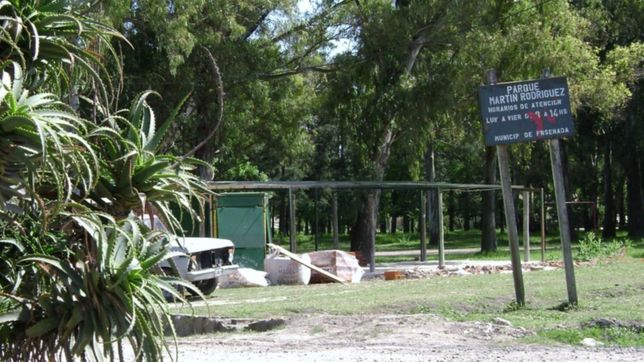 se metieron en un parque de la region y se pusieron a cortar lena sin autorizacion