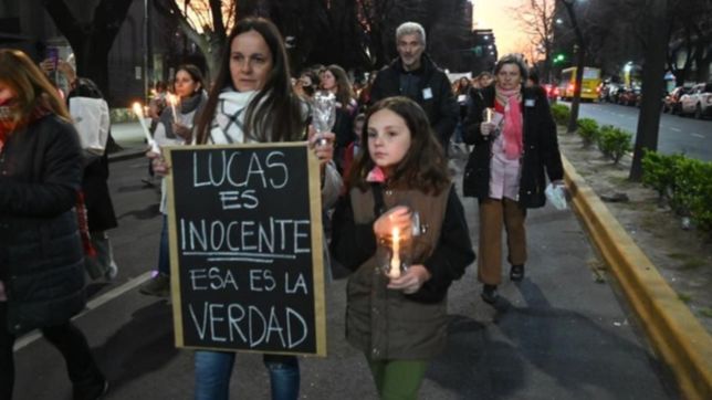 familias del san benjamin se convocaron frente al jardin en defensa de lucas puig