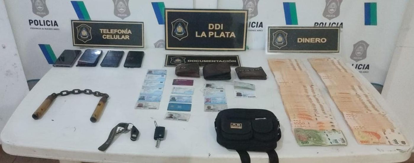 Los elementos secuestrados durante el operativo en La Plata
