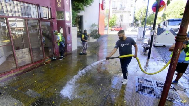 volvieron los operativos de hidrolavado y desinfeccion de las veredas de la plata