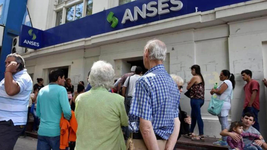 se oficializo el aumento para jubilados y pensionados a partir de enero y un nuevo bono
