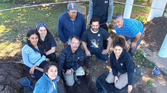 un equipo platense hallo la primera fosa comun de una masacre indigena en argentina