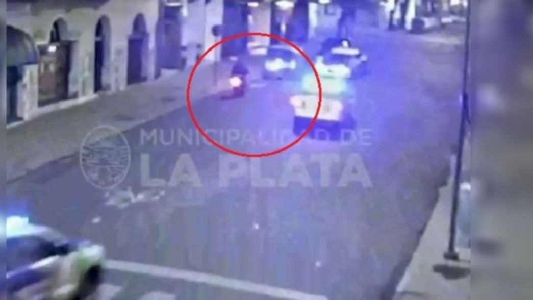 Persecución de película en La Plata: dos delincuentes detenidos tras chocar la moto