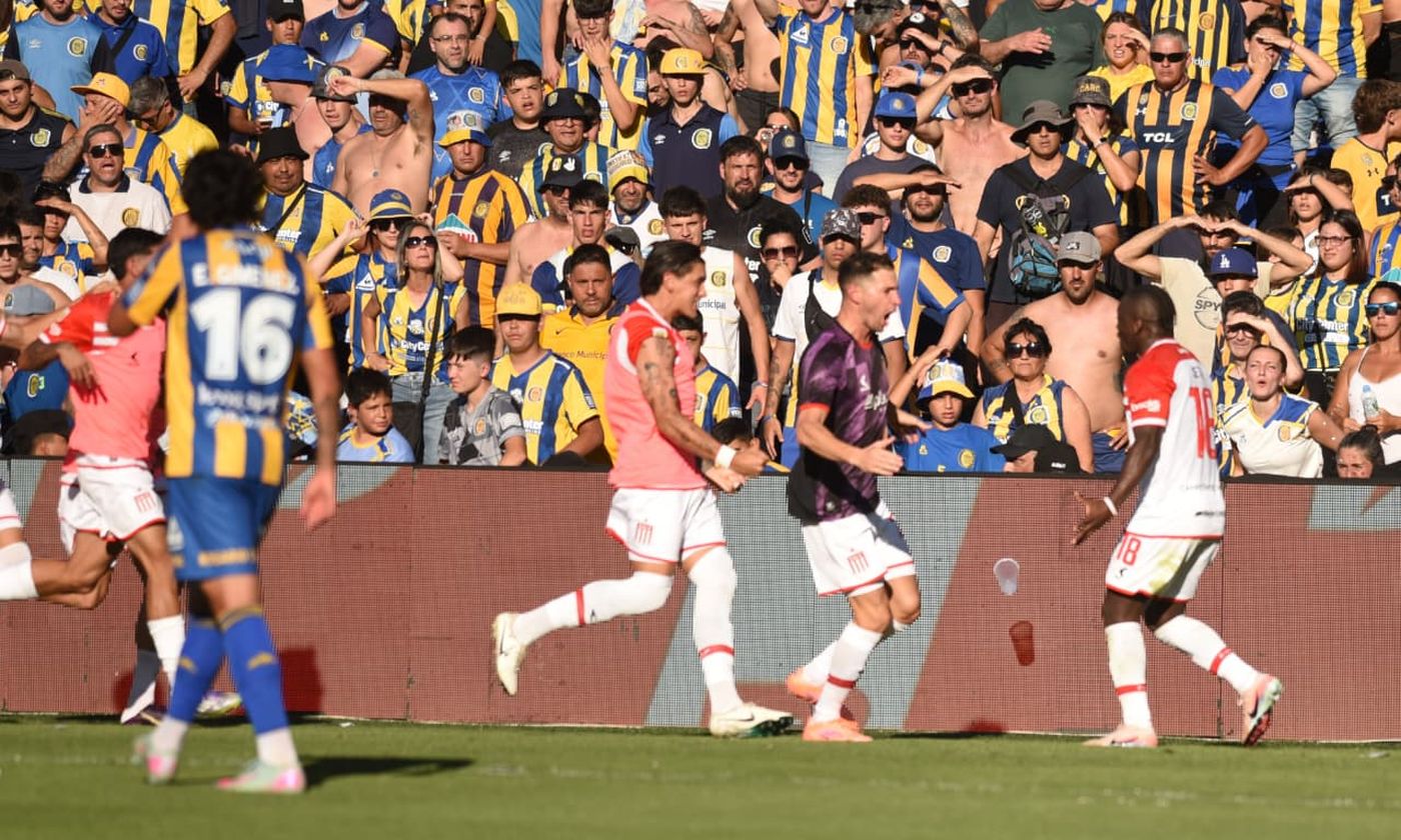 Todo Estudiantes festeja el gol de Edwuin Cetré. Todo Estudiantes festeja el gol de Edwuin Cetré.