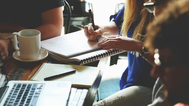 lanzan un programa para ayudar a los jovenes de la plata a buscar su primer empleo