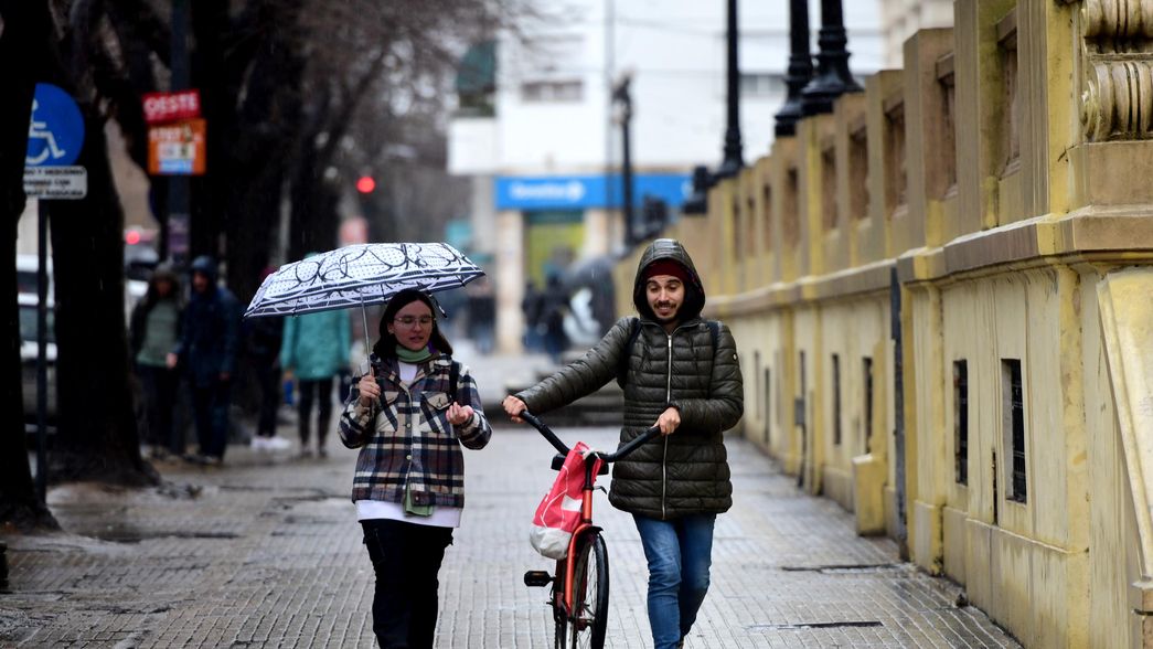 Un domingo lluvioso anticipa el retorno de las bajas temperaturas a La Plata