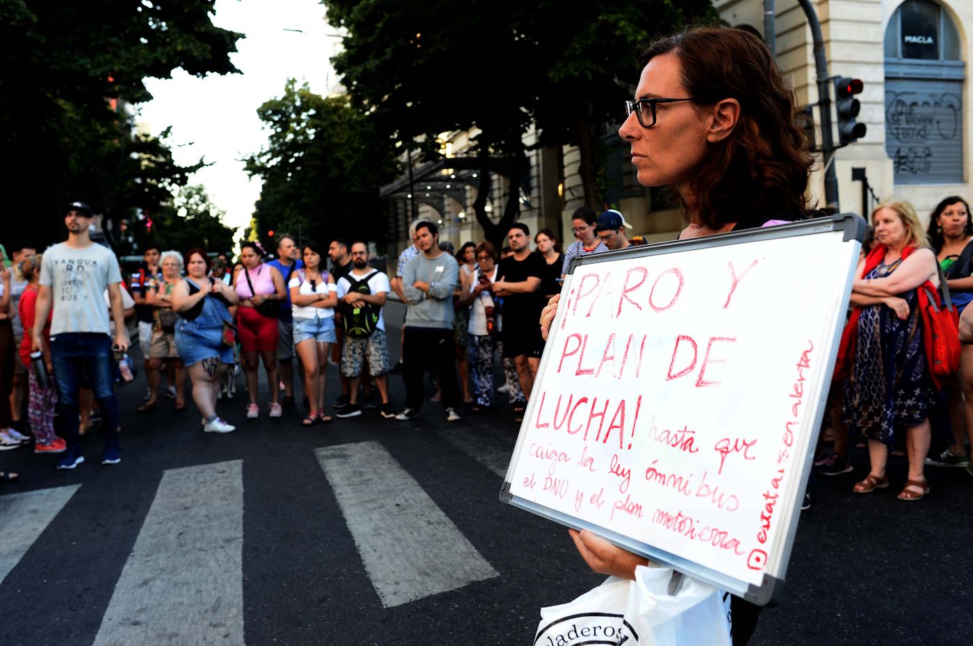 Asamblea en 7 y 50 del 29 de enero (4).jpg