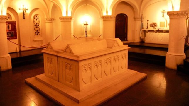 desde la cripta donde descansa, la plata homenajeo a dardo rocha a 97 anos de su muerte