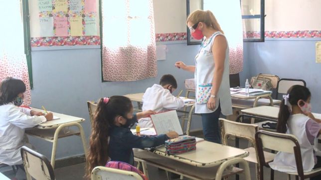 polemica por una norma que pone un limite de edad a los docentes para tomar cargos