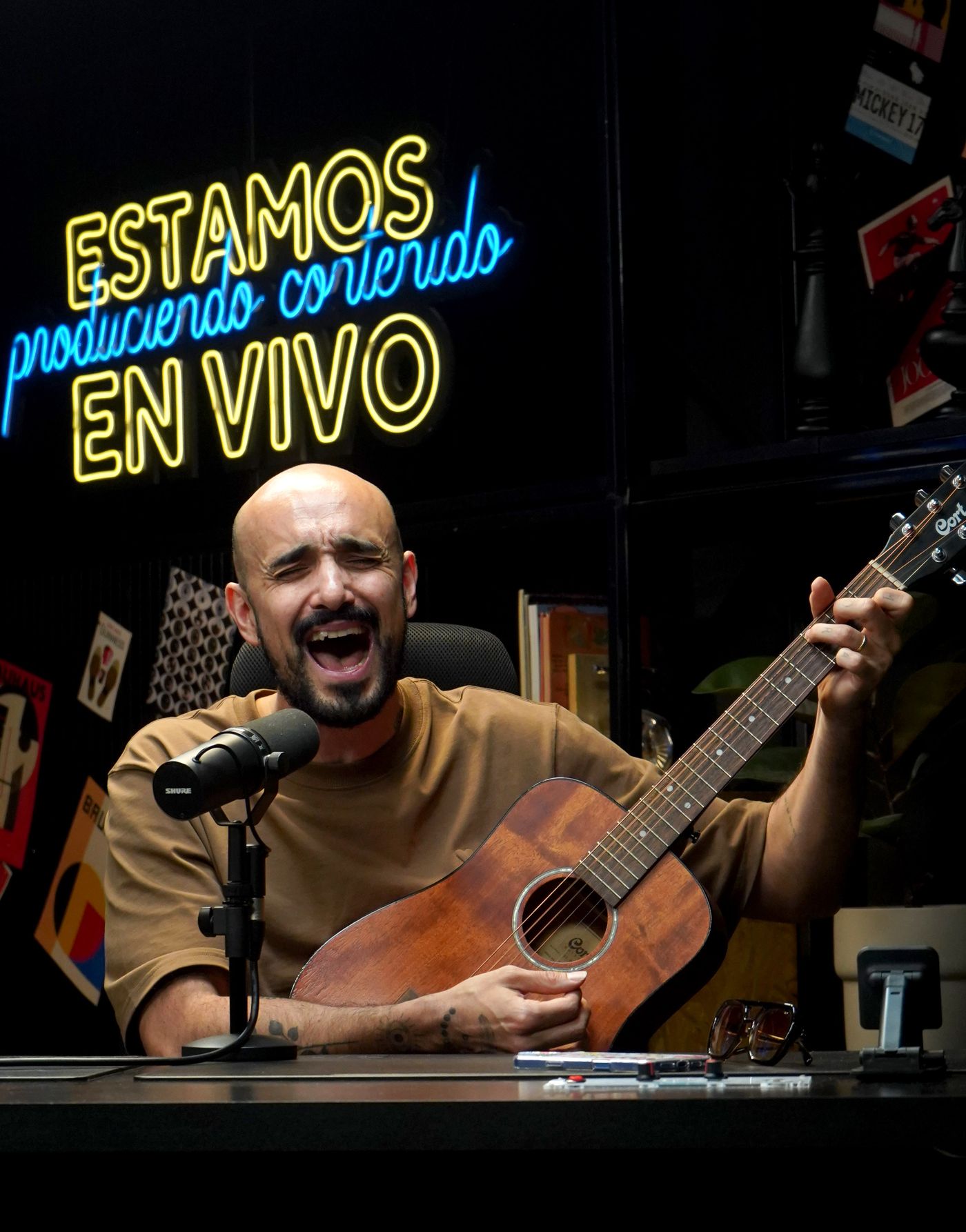 Abel Pintos pasó por el stream de 0221 para promocionar su fecha en La Plata a la que podes llegar mediante Cuenta DNI.