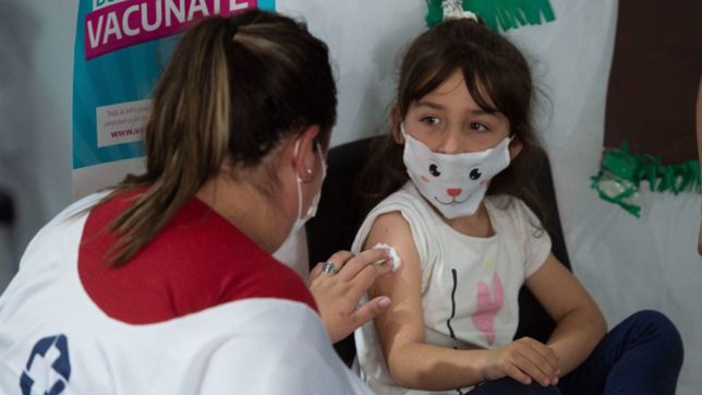 aseguran que la vacunacion pediatrica es clave para el descenso de casos de covid-19