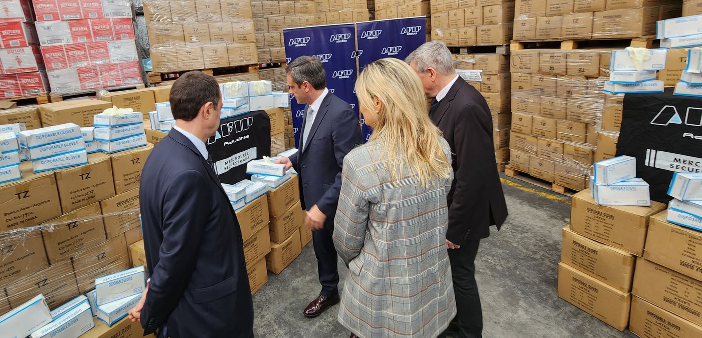 Fraude con guantes de látex