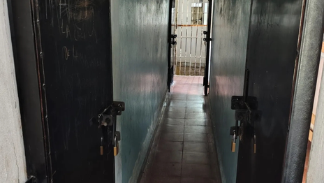 ¿Cuál es el centro de menores de La Plata que fue cerrado por fallas edilicias y denuncias de violencia? ¿Cuál es el centro de menores de La Plata que fue cerrado por fallas edilicias y denuncias de violencia?