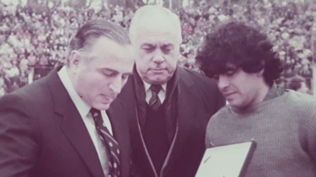 los detalles de como se gesto la visita de maradona a la cancha de gimnasia en 1984